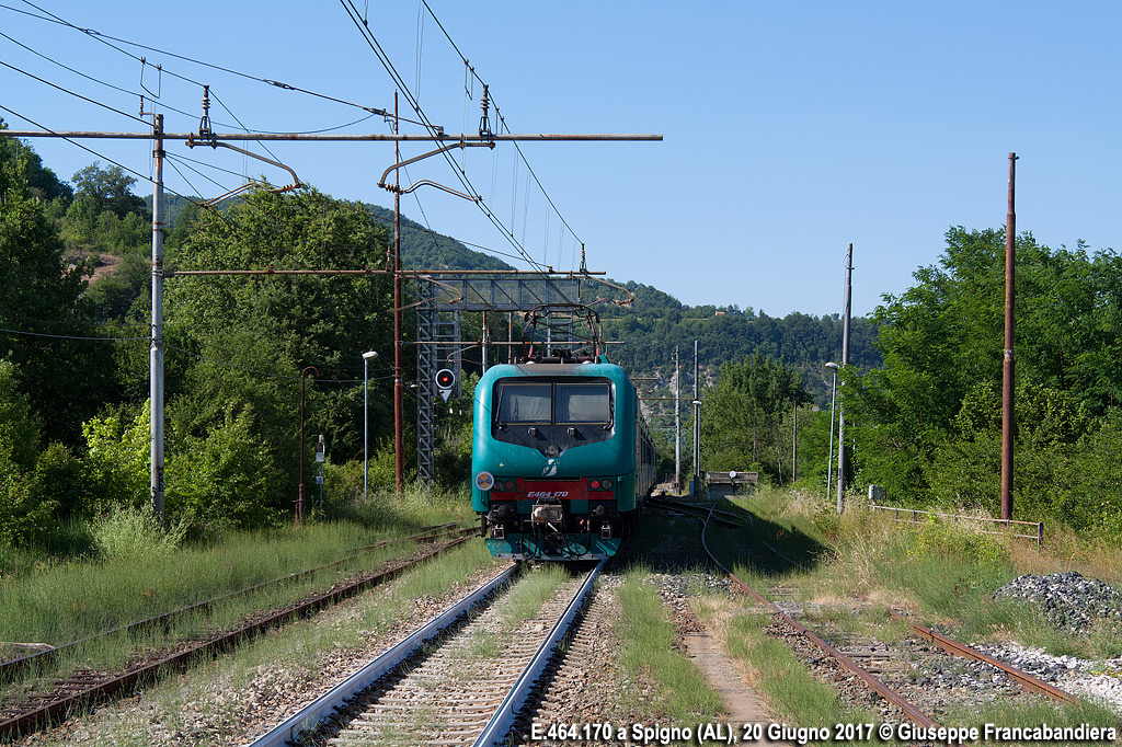 Treno Regionale Trenitalia con Locomotiva Elettrica E.464.170 Foto Giuseppe Francabandiera