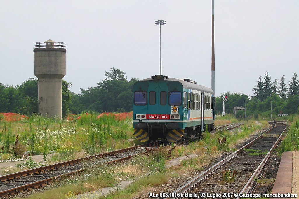 Treno Regionale Trenitalia con Automotrice Diesel ALn 663.1016 Foto Giuseppe Francabandiera