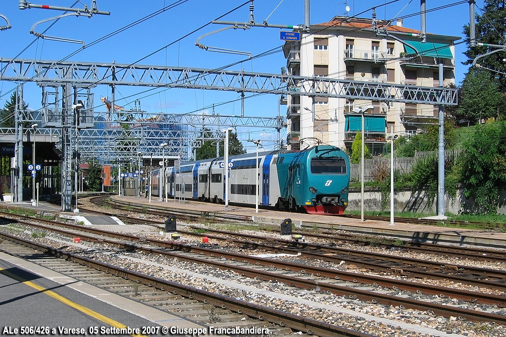 Treno Regionale Trenitalia con Elettrotreno TAF ALe 506/426 Foto Giuseppe Francabandiera