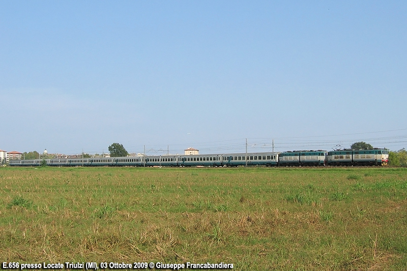 Treno InterCity IC Trenitalia con Locomotiva Elettrica E656 Caimano Foto Giuseppe Francabandiera