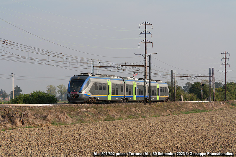 Treno Regionale Trenitalia con Elettrotreno ALe 501/502 Minuetto Foto Giuseppe Francabandiera