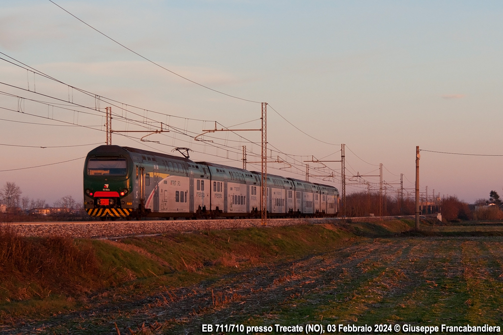 Treno Suburbano Trenord con Elettrotreno EB 711/710 TSR Foto Giuseppe Francabandiera