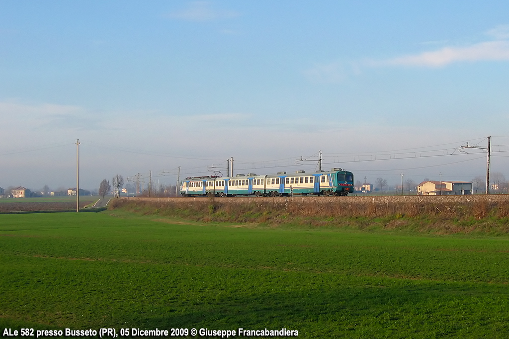 Treno Regionale Trenitalia con Elettromotrice ALe 582 Foto Giuseppe Francabandiera