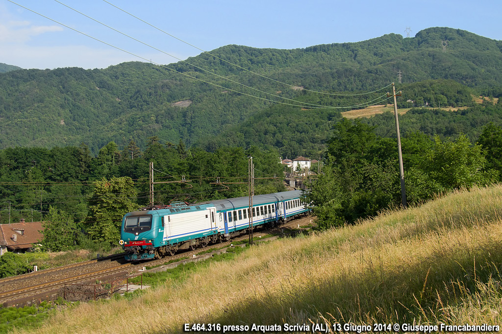 Treno Regionale Trenitalia con Locomotiva Elettrica E.464.316 Foto Giuseppe Francabandiera