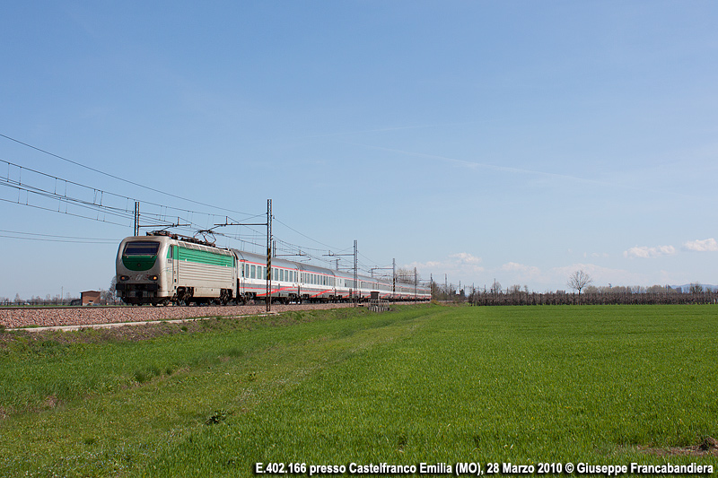 Treno Eurostar City Italia Trenitalia con Locomotiva Elettrica E.402.166 Foto Giuseppe Francabandiera