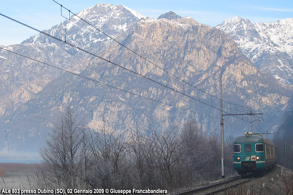 Treno Regionale Trenitalia con Elettromotrice ALe 803 Foto Giuseppe Francabandiera