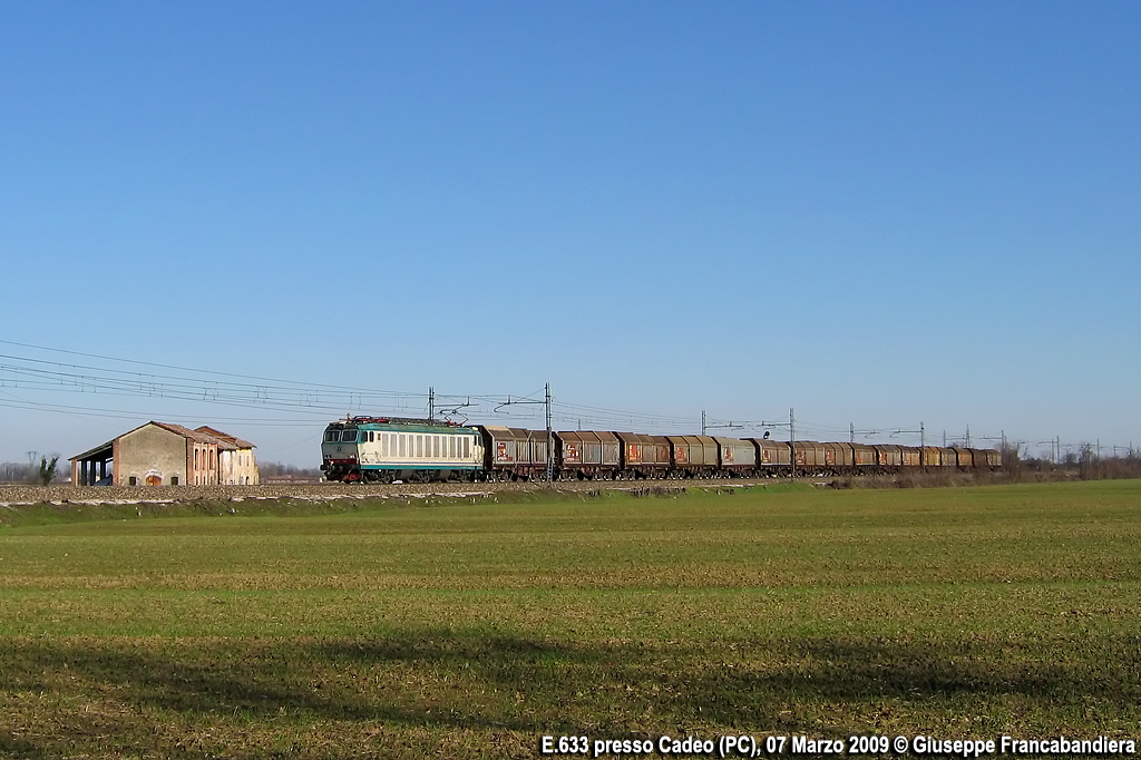 Treno Merci Coils Trenitalia Cargo con Locomotiva Elettrica E.633 Foto Giuseppe Francabandiera