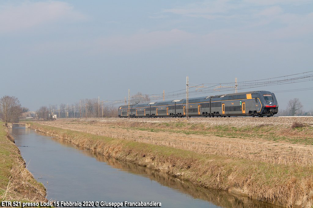 Treno Regionale Trenitalia con Elettrotreno Rock ETR 521 Foto Giuseppe Francabandiera