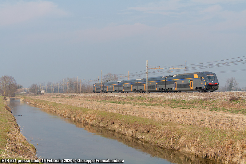 Treno Regionale Trenitalia con Elettrotreno Rock ETR 521 Foto Giuseppe Francabandiera