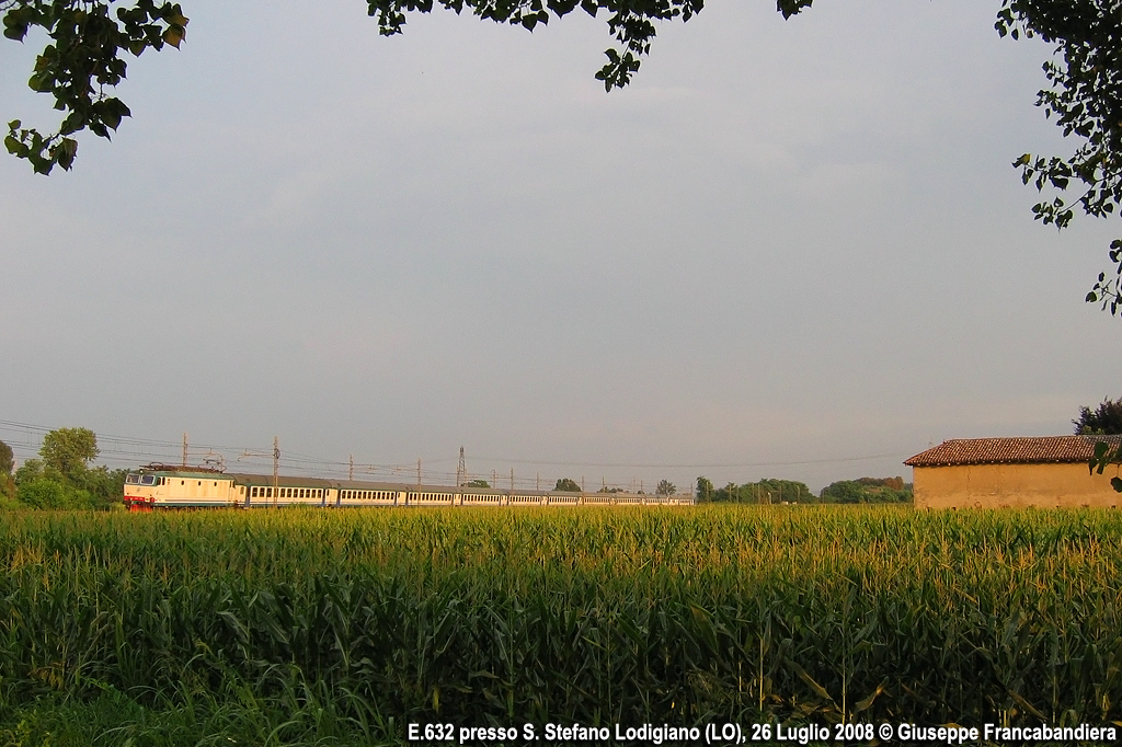 Treno Regionale Trenitalia con Locomotiva Elettrica E632 Foto Giuseppe Francabandiera