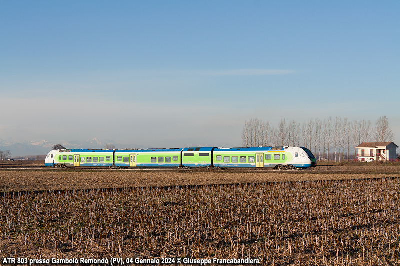 Treno Regionale Trenord con Autotreno ATR 803 Foto Giuseppe Francabandiera