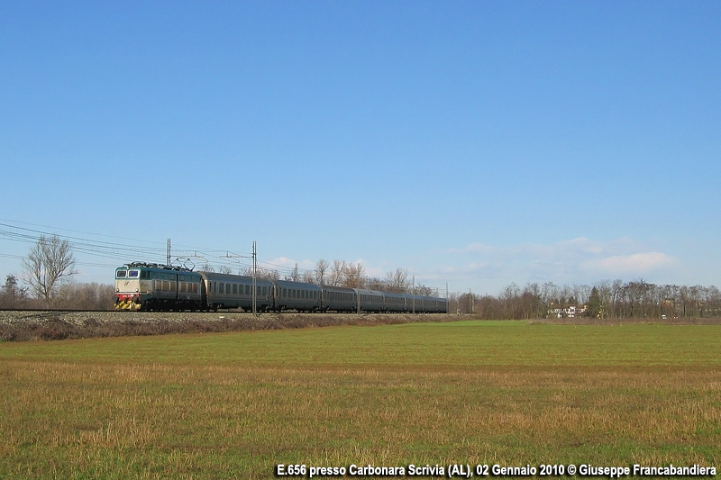 Treno InterCity IC Trenitalia con Locomotiva Elettrica E656 Caimano Foto Giuseppe Francabandiera