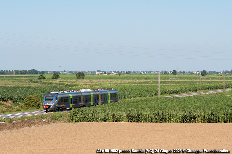 Treno Regionale Trenitalia con Elettrotreno ALe 501/502 Minuetto Foto Giuseppe Francabandiera