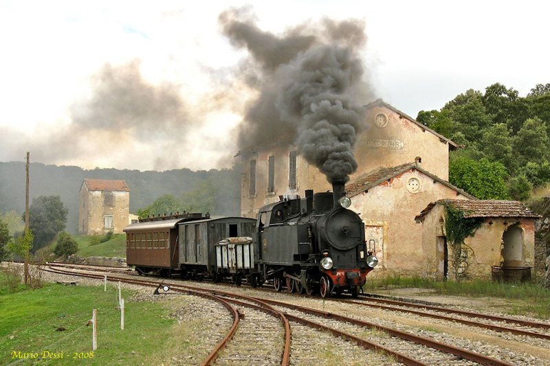 Treno Ferrovie della Sardegna FdS con Locomotiva Vapore Reggiane 400 Foto Mario Dess