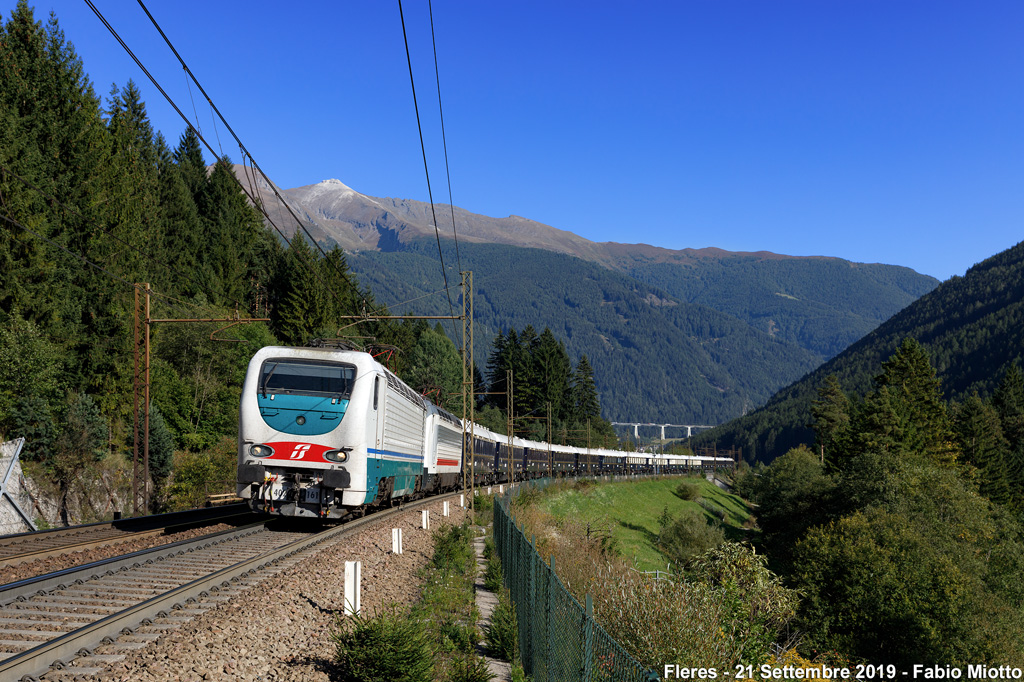 Treno Internazionale Venice Simplon Orient Express VSOE con Locomotiva Elettrica E402.161 Foto Fabio Miotto